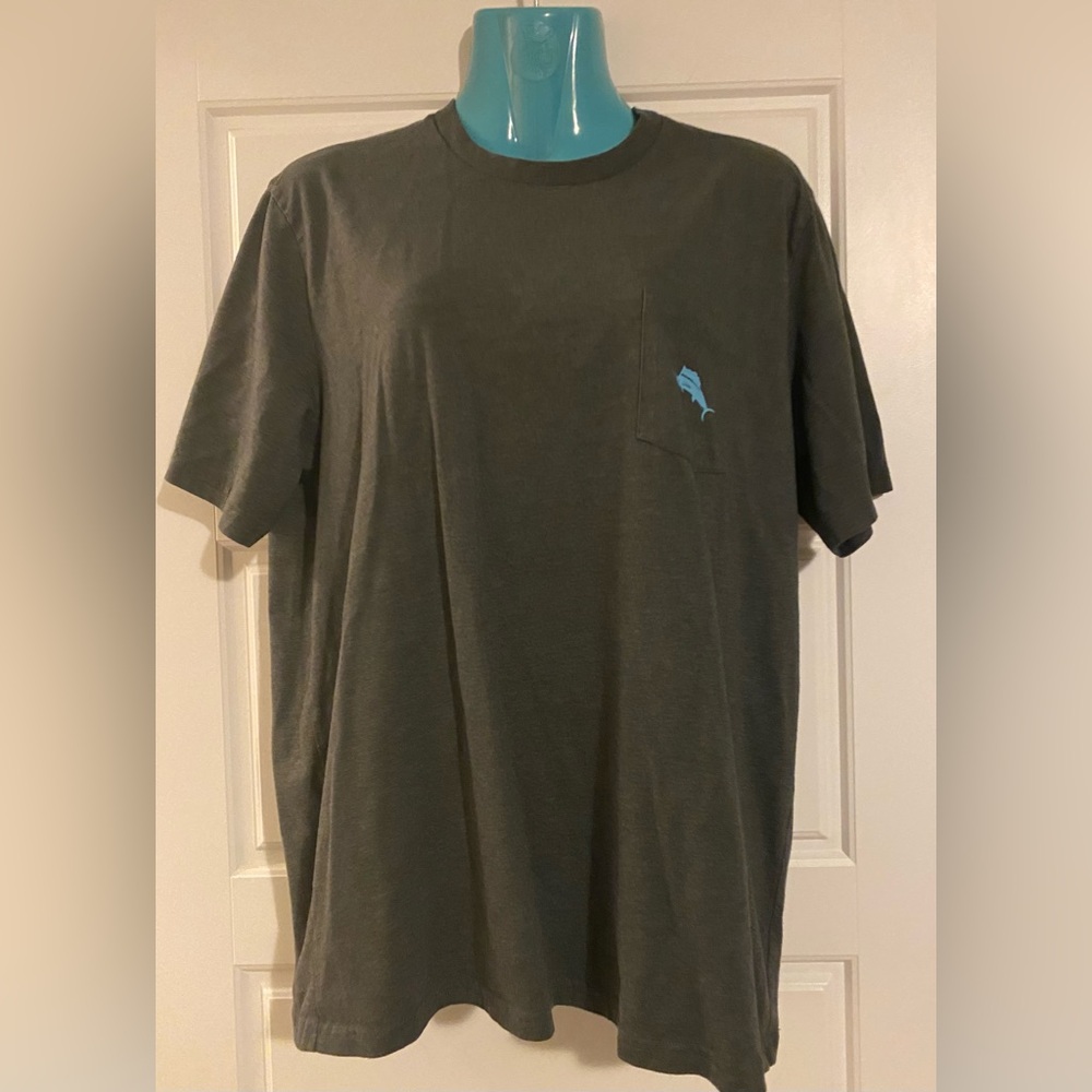 Tommy Bahama Icing The Kicker
Graphic T-Shirt Men's S Coal Pocket